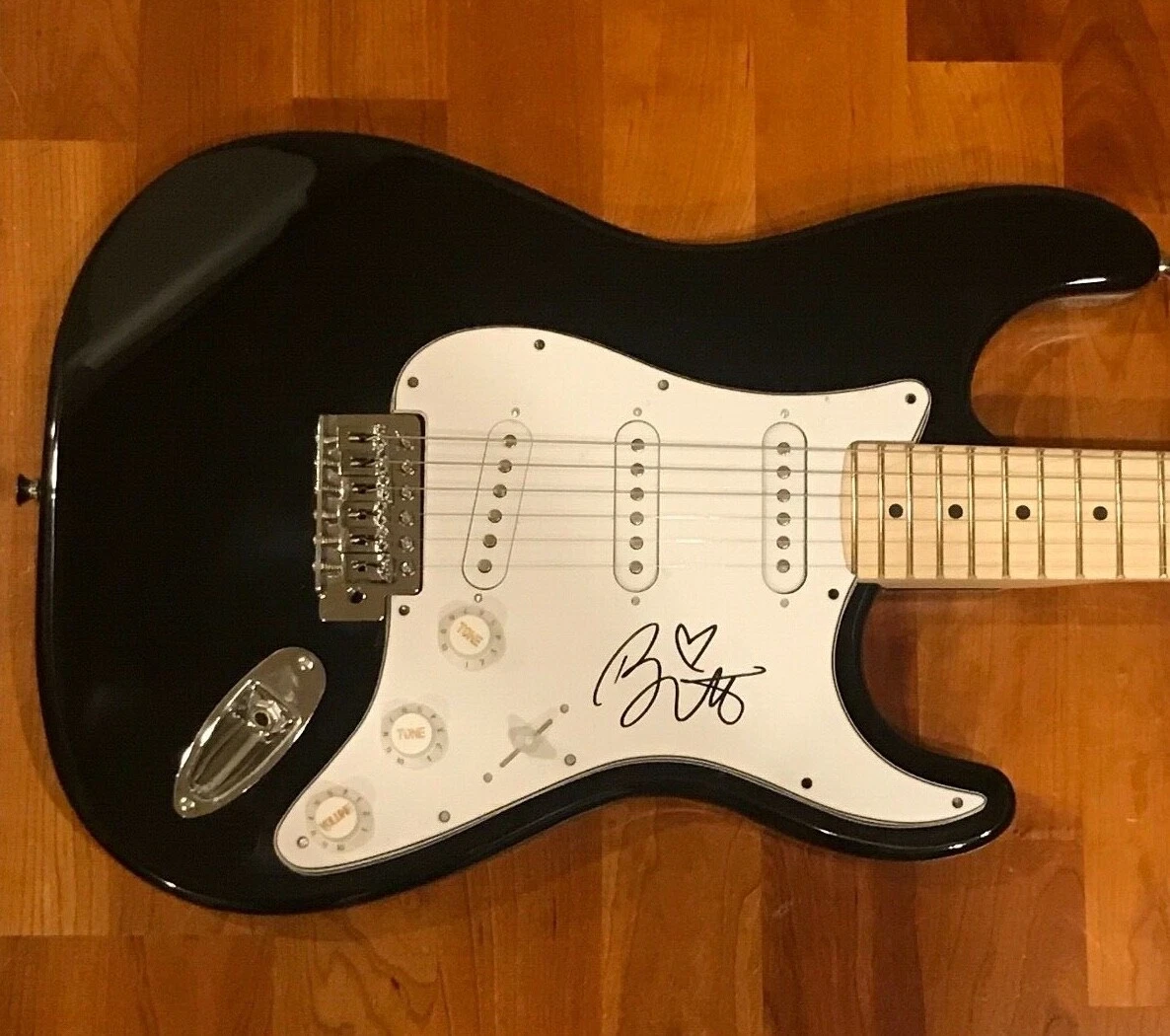 * BRITTANY HOWARD * signed autographed electric guitar * ALABAMA SHAKES * 2
