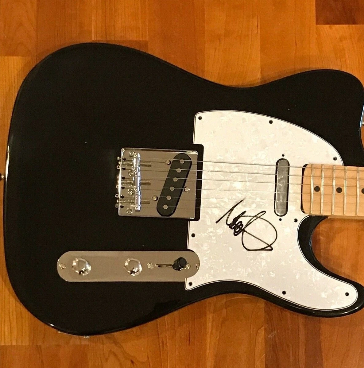 * MIKE PETERS * signed autographed electric guitar * THE ALARM * 2