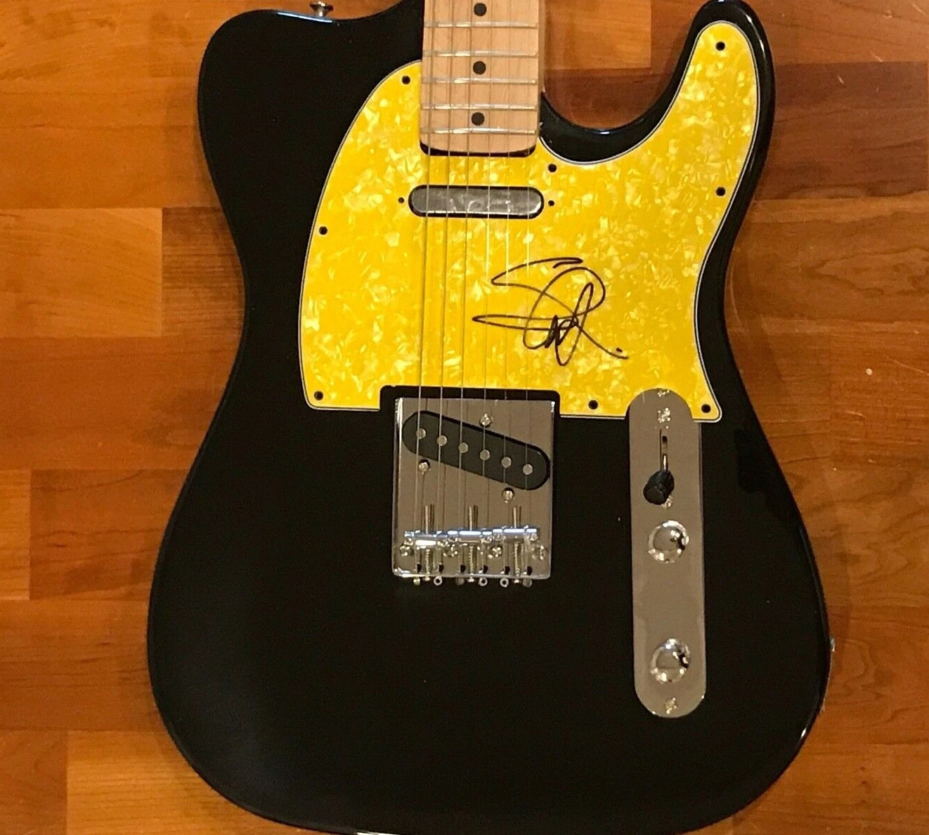* STEVE HARRIS * signed autographed electric guitar * IRON MAIDEN * 3