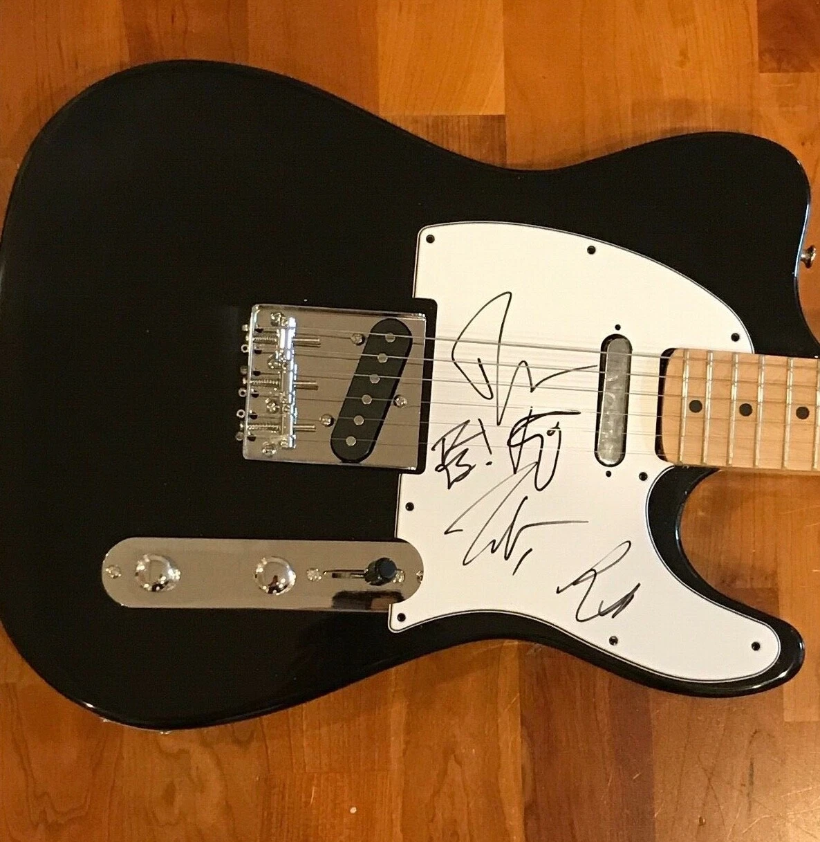 * ONE REPUBLIC * signed autographed electric guitar * RYAN TEDDER FULL BAND * 8