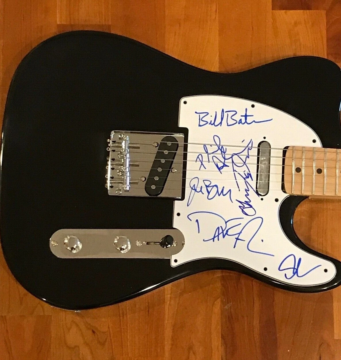 * THE BLASTERS * signed guitar * ALVIN, BAZZ, BERLIN,TAYLOR & BATEMAN * PROOF 1