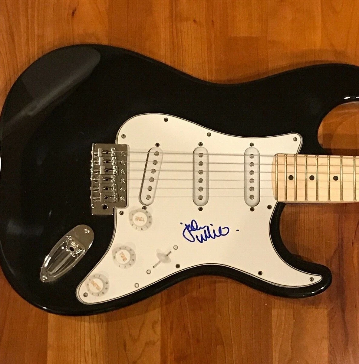 * JOHN MCVIE * signed autographed electric guitar * FLEETWOOD MAC * 1
