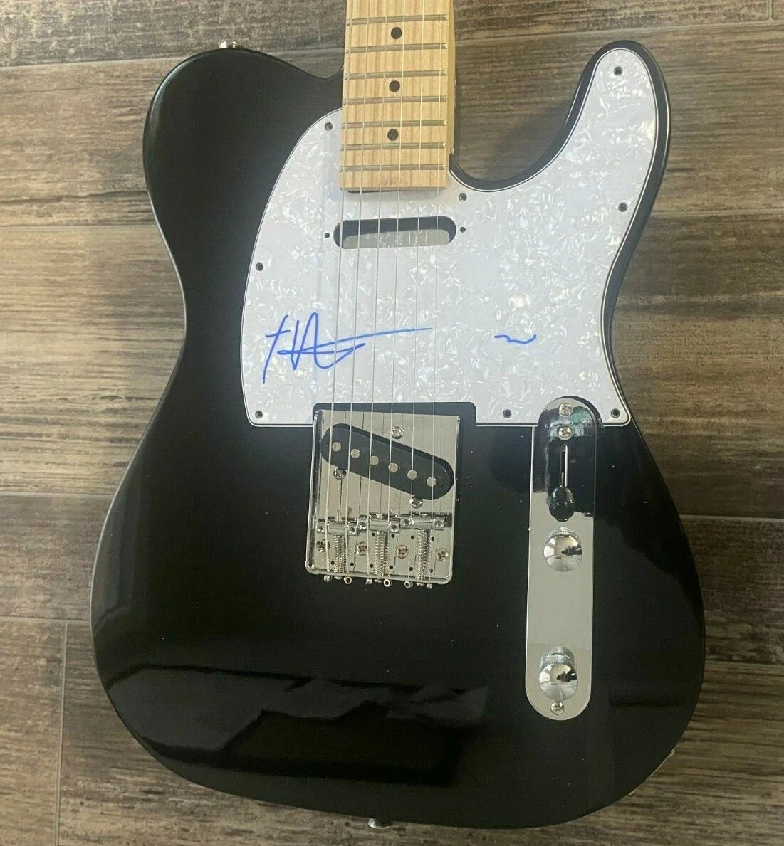 * THURSTON MOORE * signed electric guitar * SONIC YOUTH * COA * 1