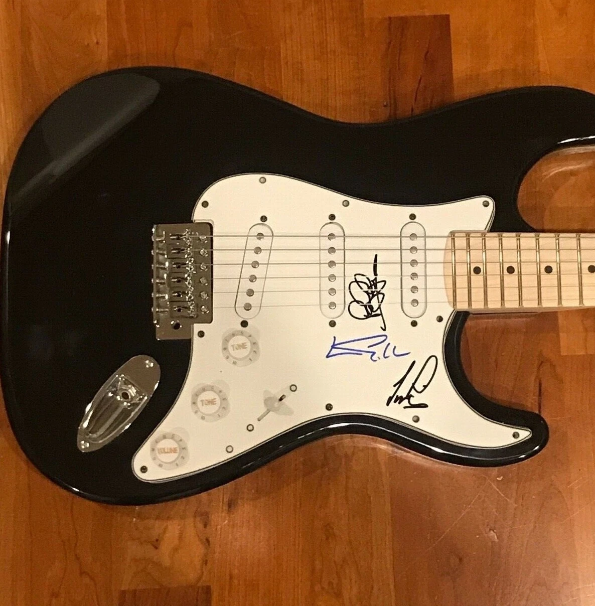 * DEEP PURPLE * signed electric guitar * IAN GILLIAN, PAICE & ROGER GLOVER * 1