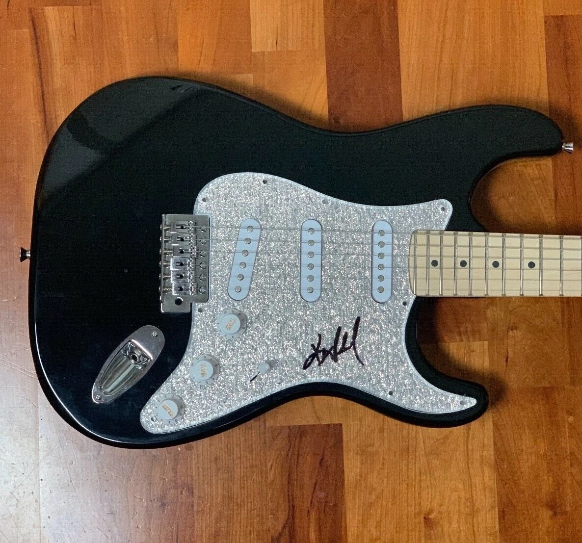 * KELLY ROWLAND * signed autographed electric guitar * DESTINY'S CHILD * 2