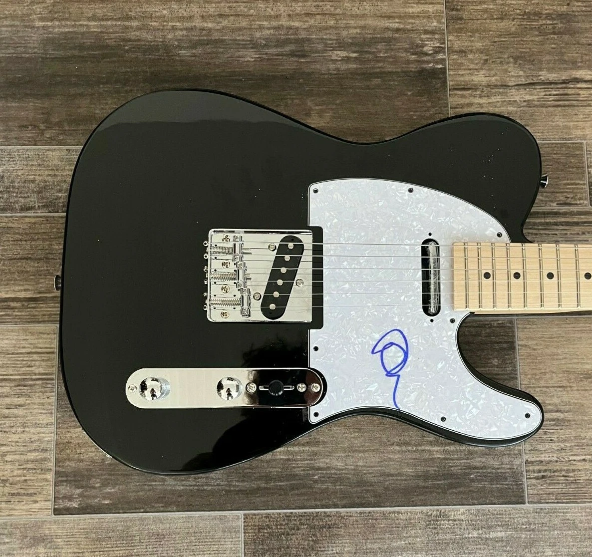 * DALLON WEEKES * signed electric guitar * PANIC AT THE DISCO * IDK HOW * 2