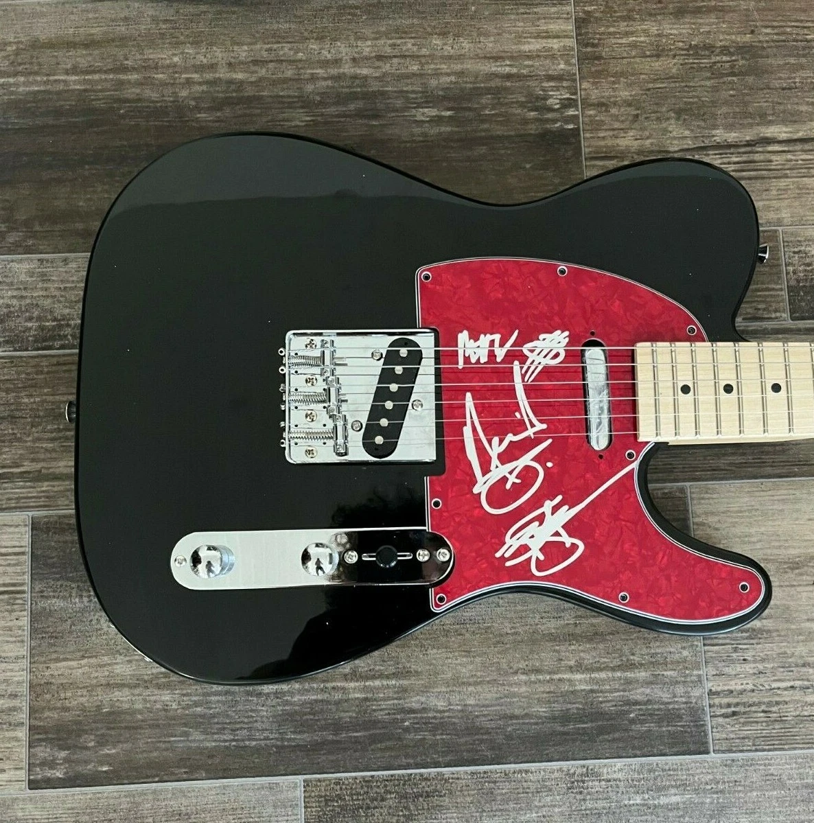 * THREE DAYS GRACE * signed electric guitar * WALST, STOCK & SANDERSON * 1