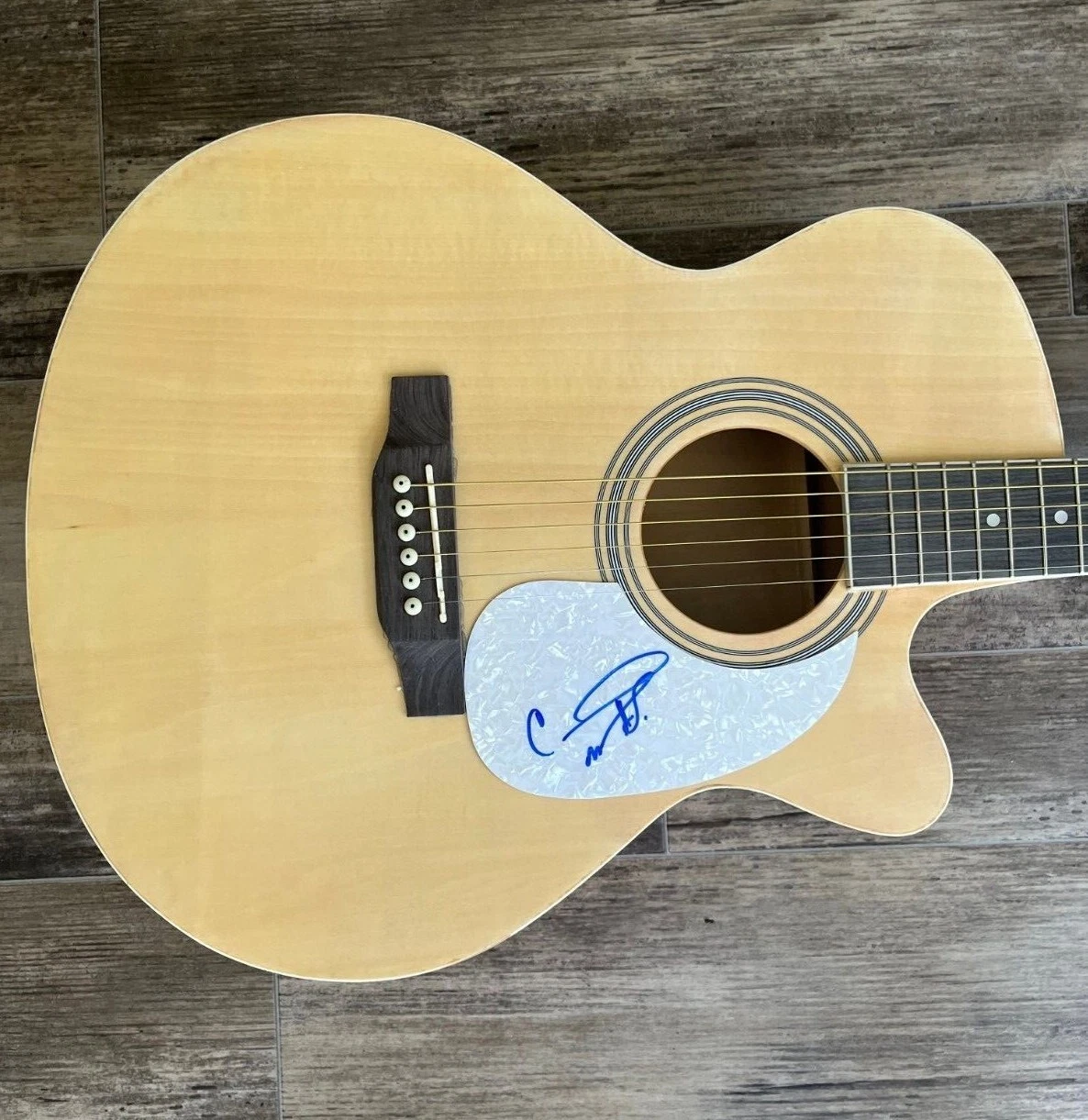 * CARRIE UNDERWOOD * signed acoustic guitar * JESUS TAKE THE WHEEL * COA * 2