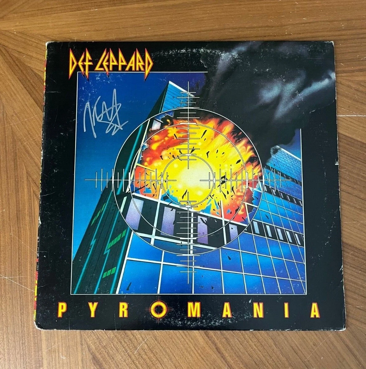 * JOE ELLIOTT * signed album * DEF LEPPARD * PYROMANIA * COA * 1