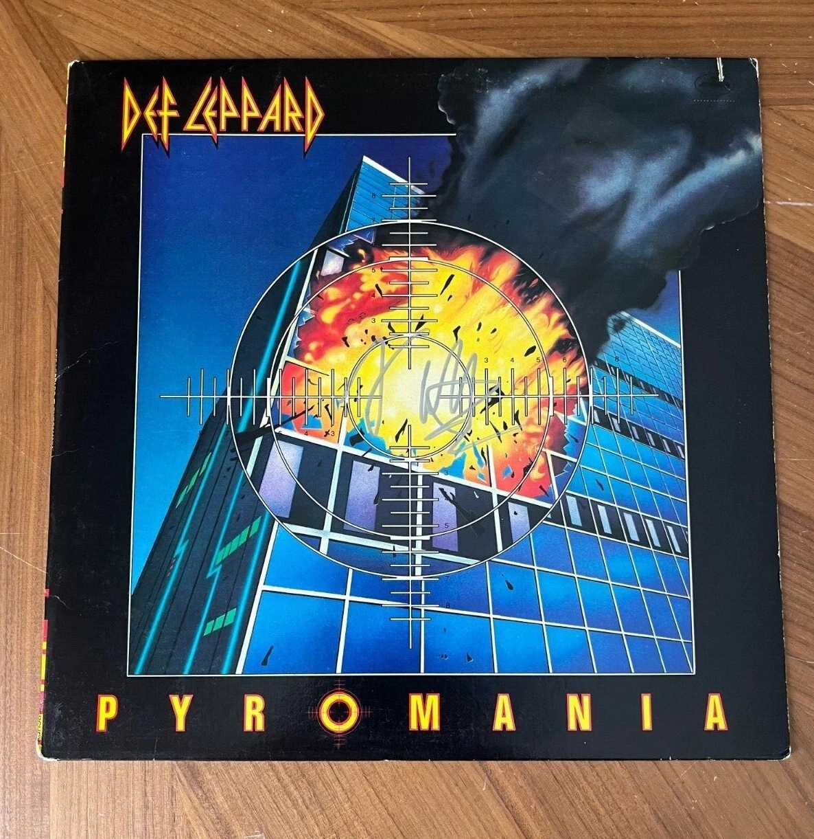 * JOE ELLIOTT * signed album * DEF LEPPARD * PYROMANIA * COA * 2
