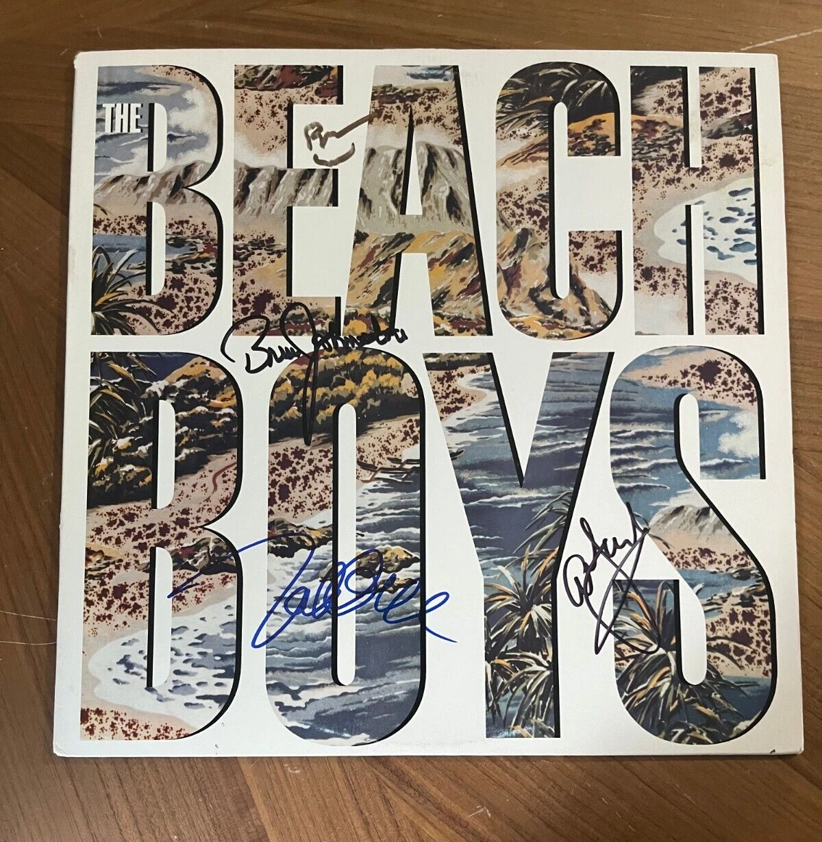 * THE BEACH BOYS * signed album * SELF TITLED * BRIAN WILSON, MIKE LOVE +2 *