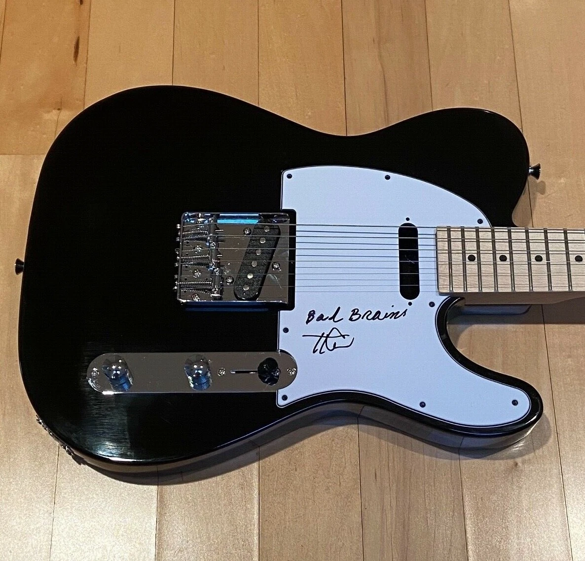 * H.R. * signed electric guitar * BAD BRAINS * HUMAN RIGHTS * COA * 1