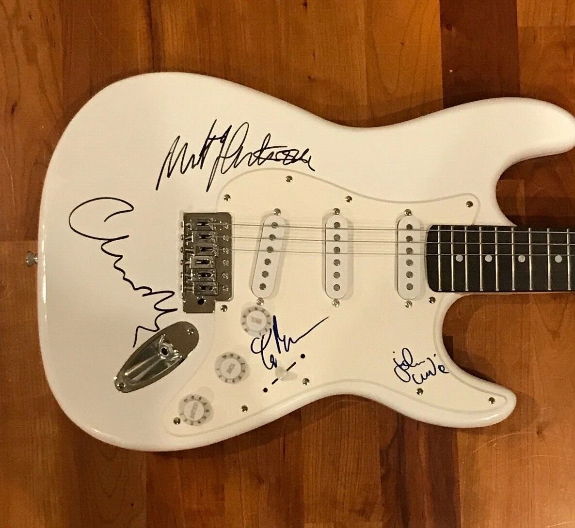 * FLEETWOOD MAC * signed electric guitar * MICK, MCVIE, BUCKINGHAM * PROOF * 3