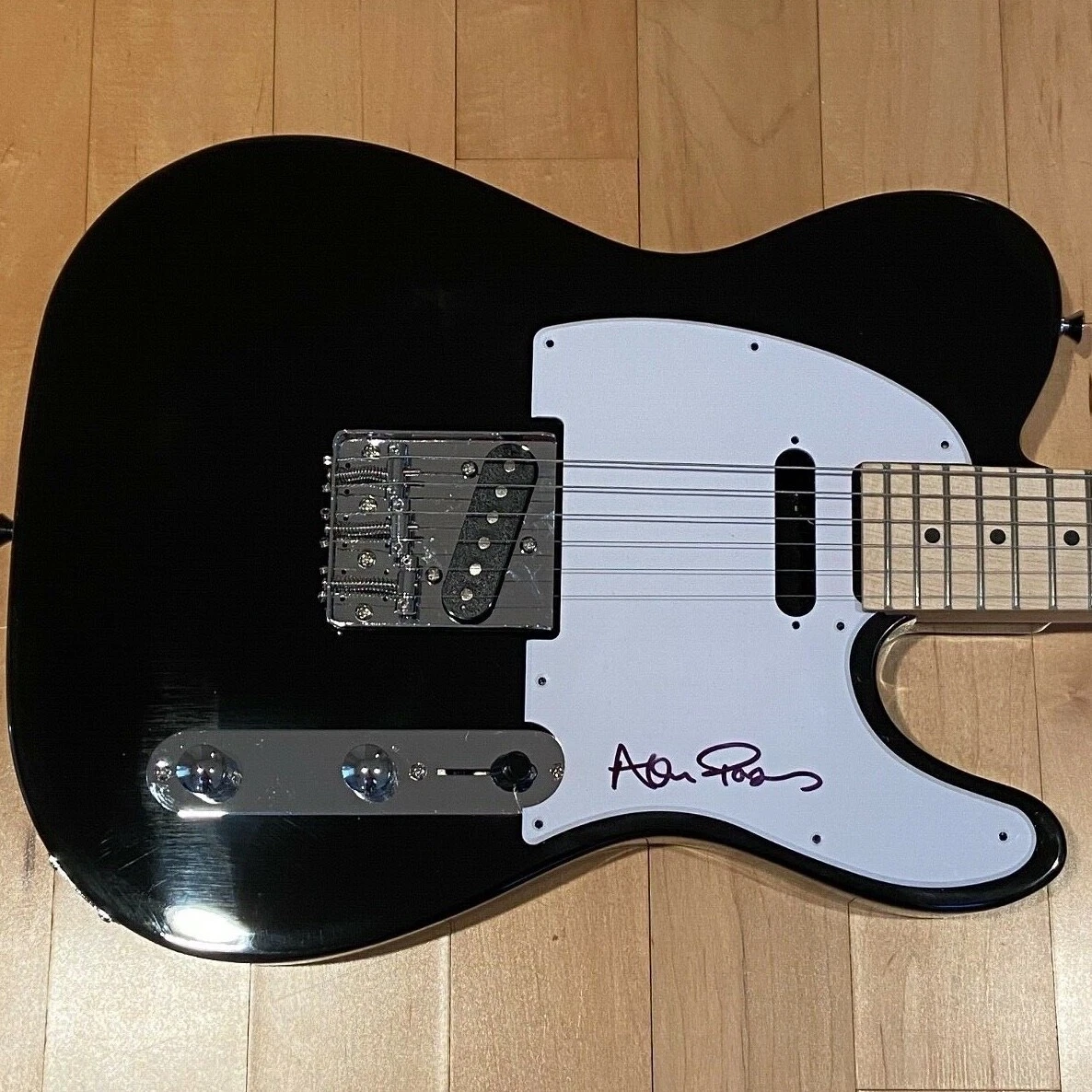 * ALAN PARSONS * SIGNED ELECTRIC GUITAR * PINK FLOYD * BEATLES * COA * 1 COLLECTIBLE MEMORABILIA