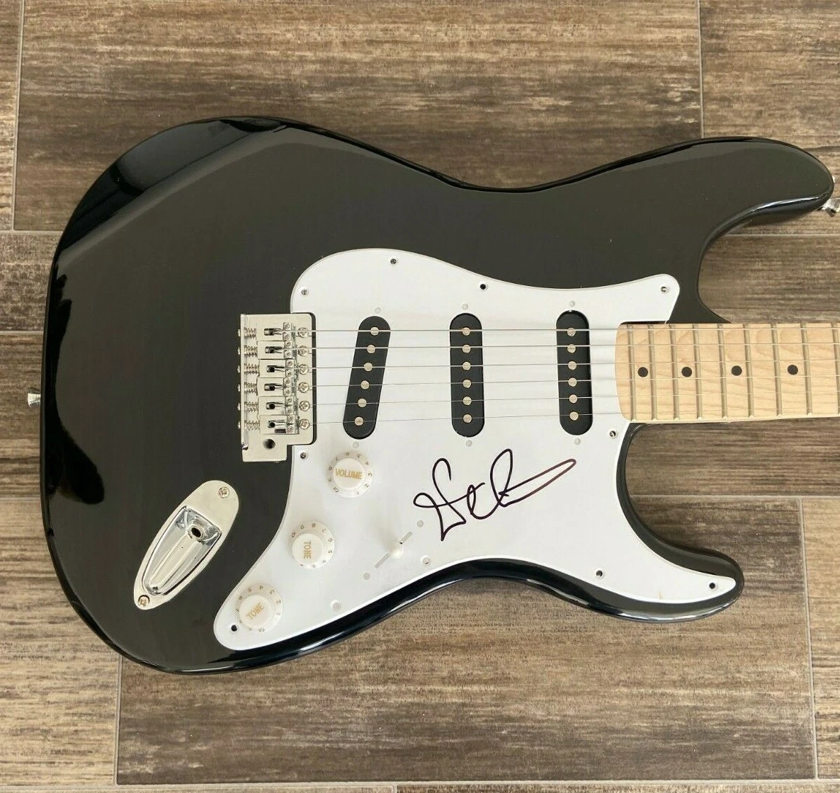 * JOHN PETRUCCI * signed electric guitar * DREAM THEATER * COA * 1