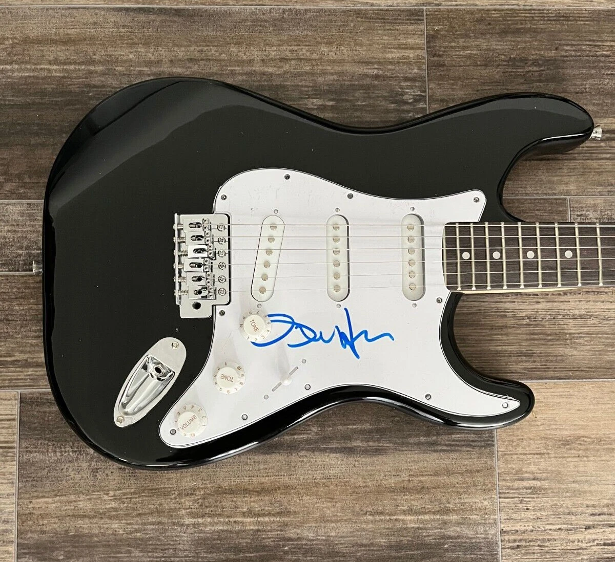 * GLENN HUGHES * signed electric guitar * DEEP PURPLE * BLACK SABBATH * 1