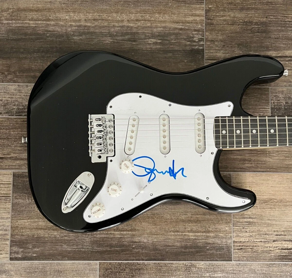 * GLENN HUGHES * signed electric guitar * DEEP PURPLE * BLACK SABBATH * 1