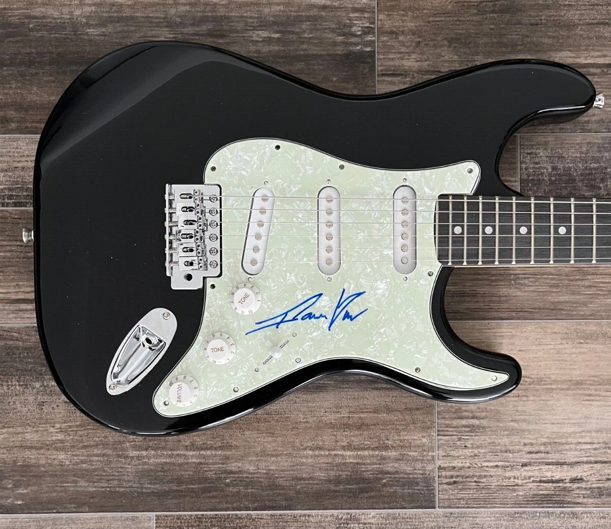 * IANN DIOR * signed electric guitar * MOOD * HEAT WAVES * 1