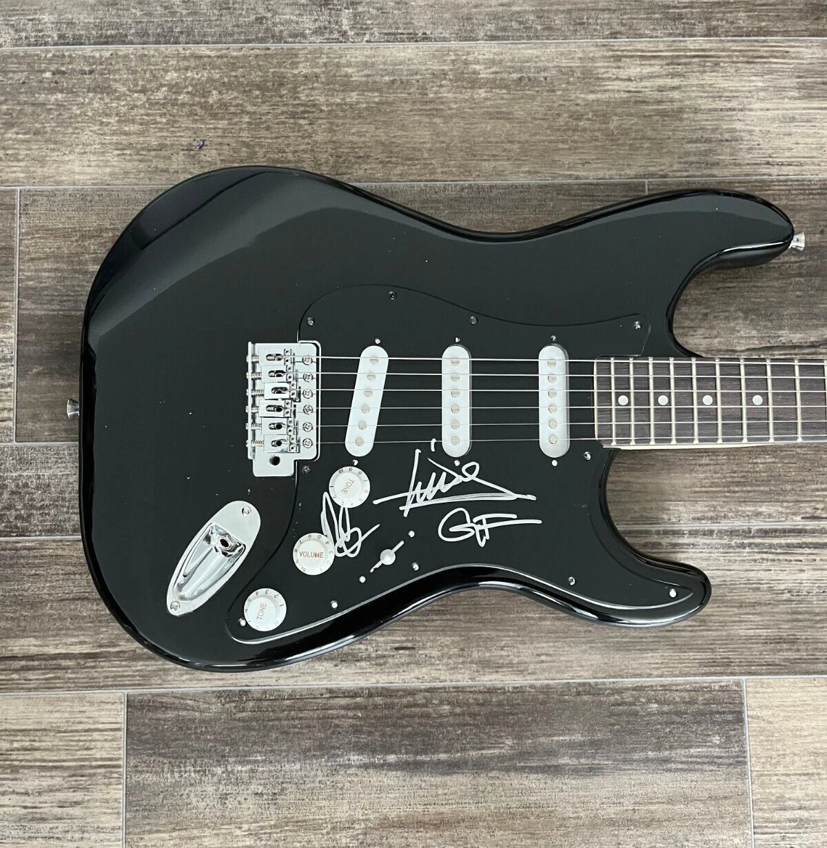 * GIRLFRIENDS BAND * signed electric guitar * TRAVIS T. MILLS & NICK GROSS * 1