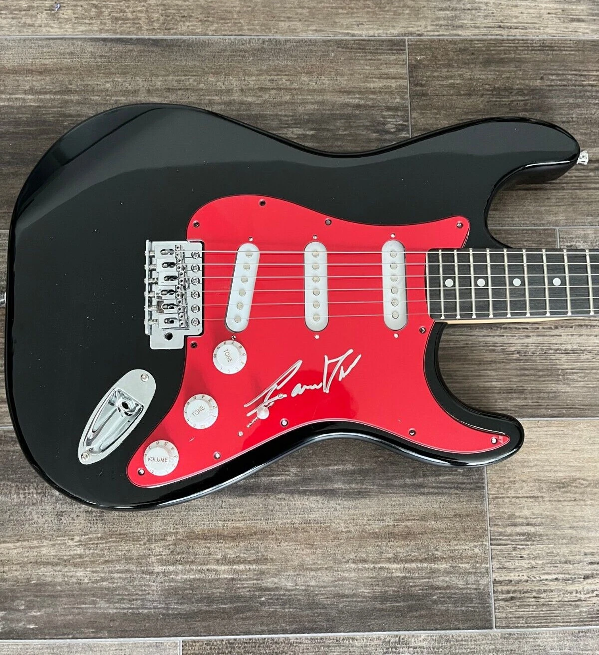 * IANN DIOR * signed electric guitar * MOOD * HEAT WAVES * 3