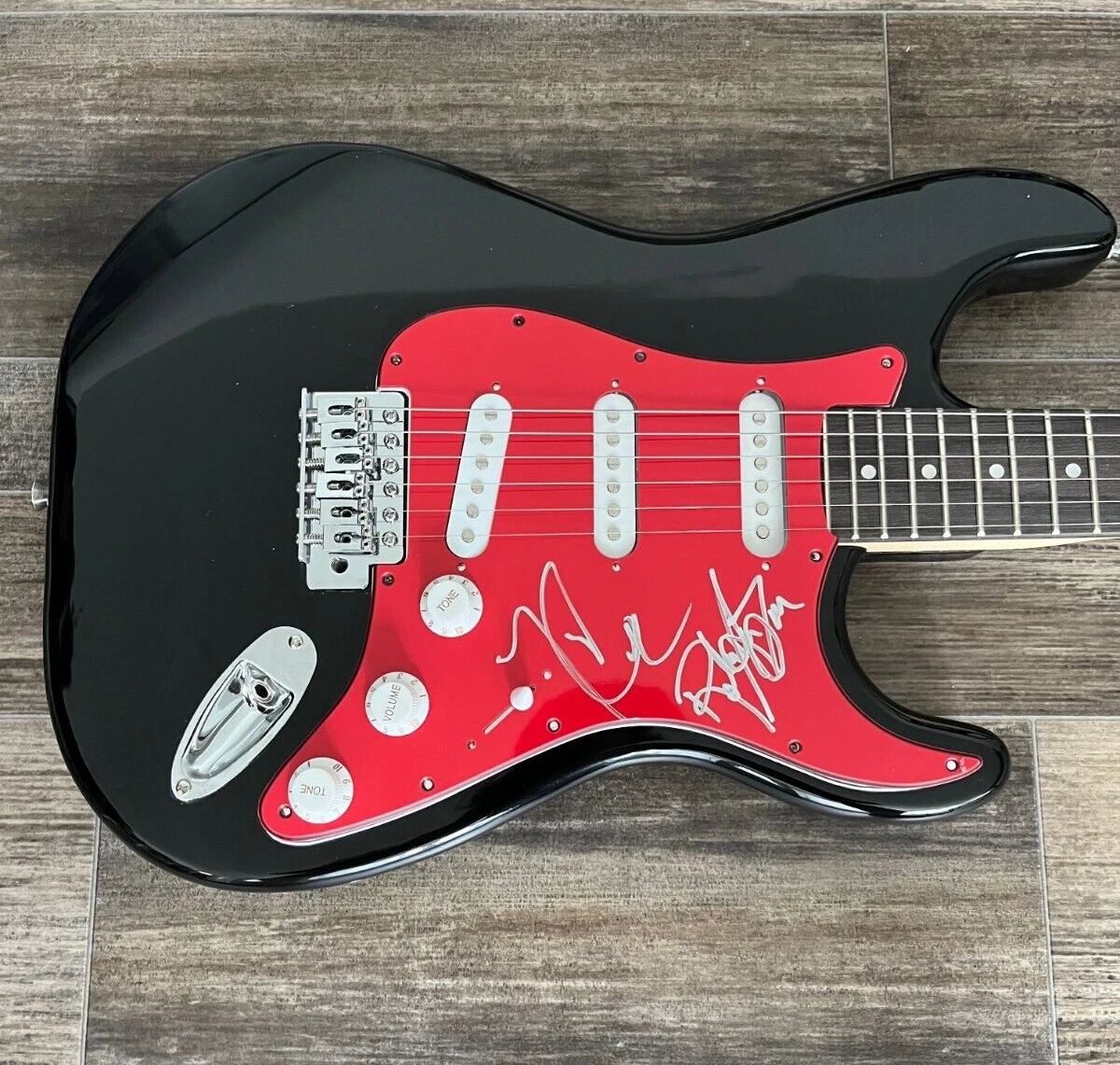 * HURRICANE * signed electric guitar * ROBERT SARZO & TONY CAVAZO * 1