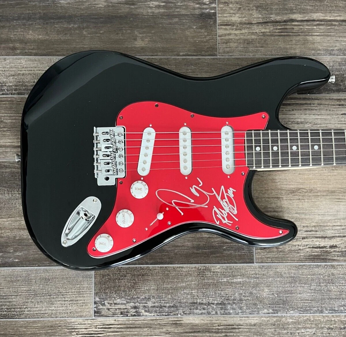 * HURRICANE * signed electric guitar * ROBERT SARZO & TONY CAVAZO * 3