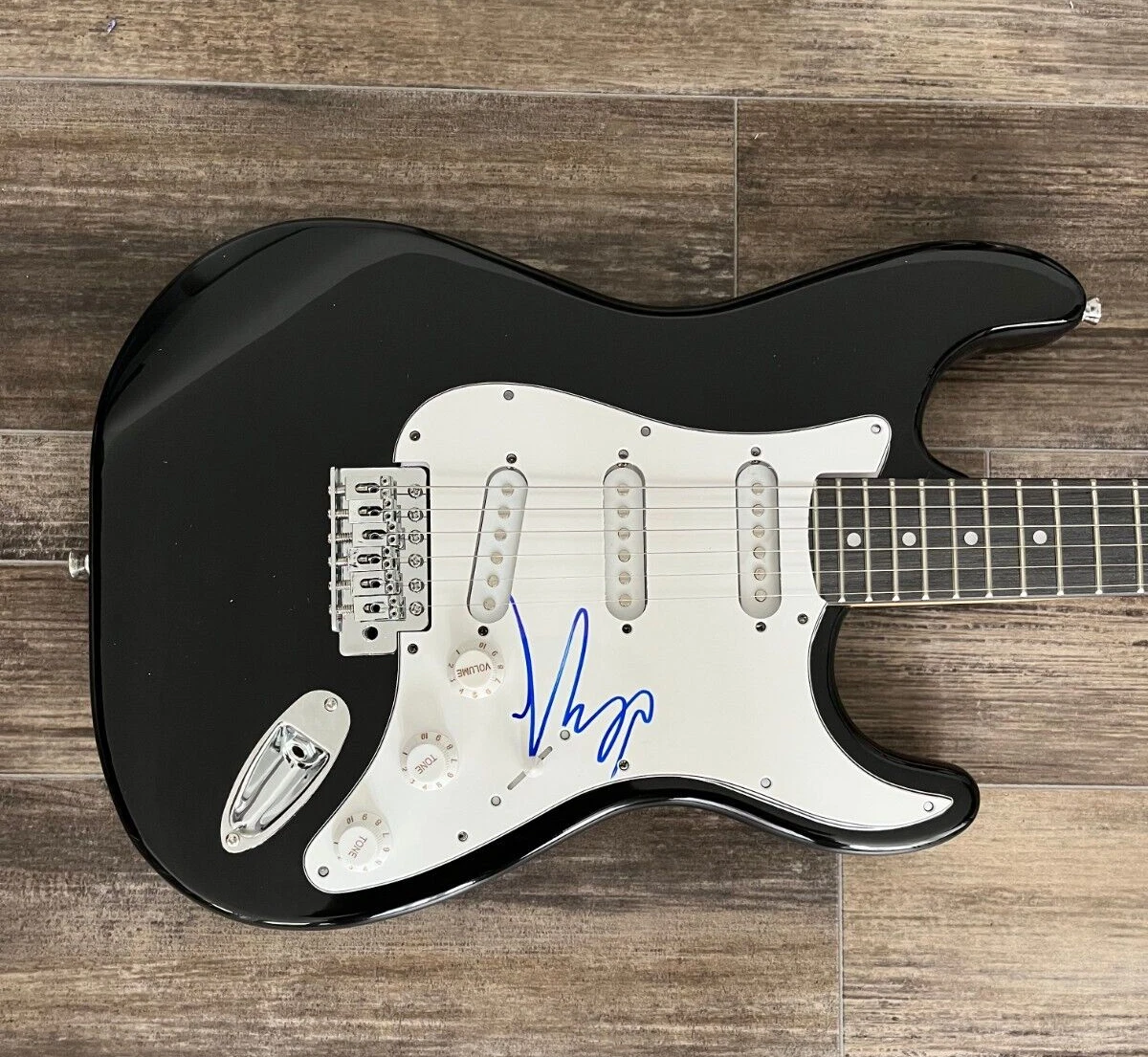 * YUNGBLUD * signed electric guitar * THE UNDERRATED YOUTH * COA * 2