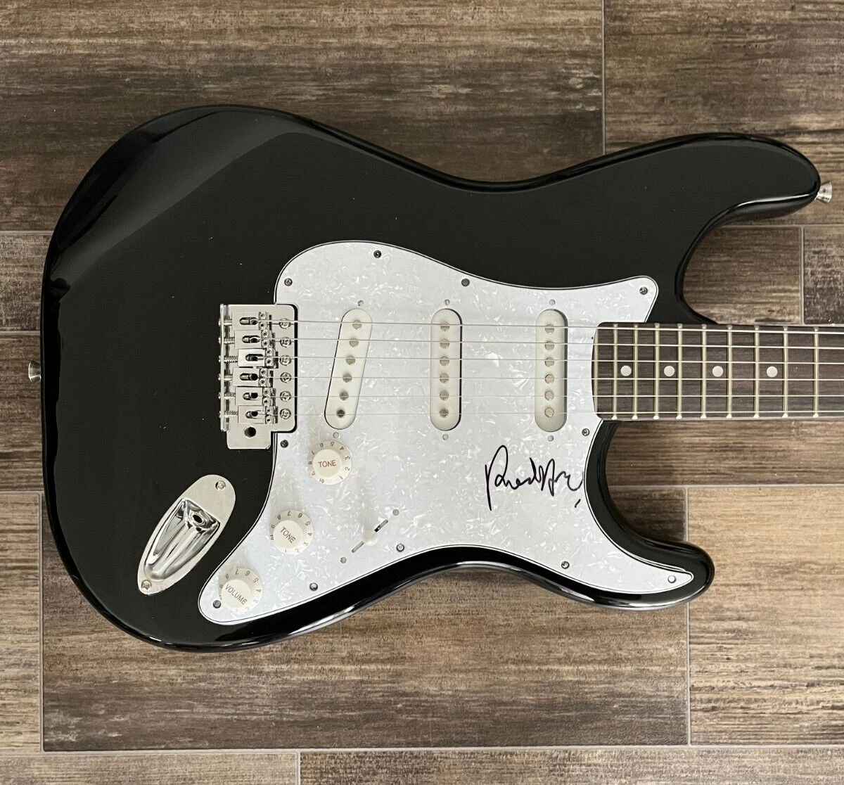 * THE ZOMBIES * signed electric guitar * ROD ARGENT * 1