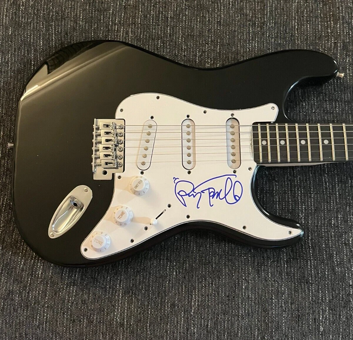 * PERRY FARRELL * signed guitar * JANE'S ADDICTION * PORNO FOR PYROS * COA * 2