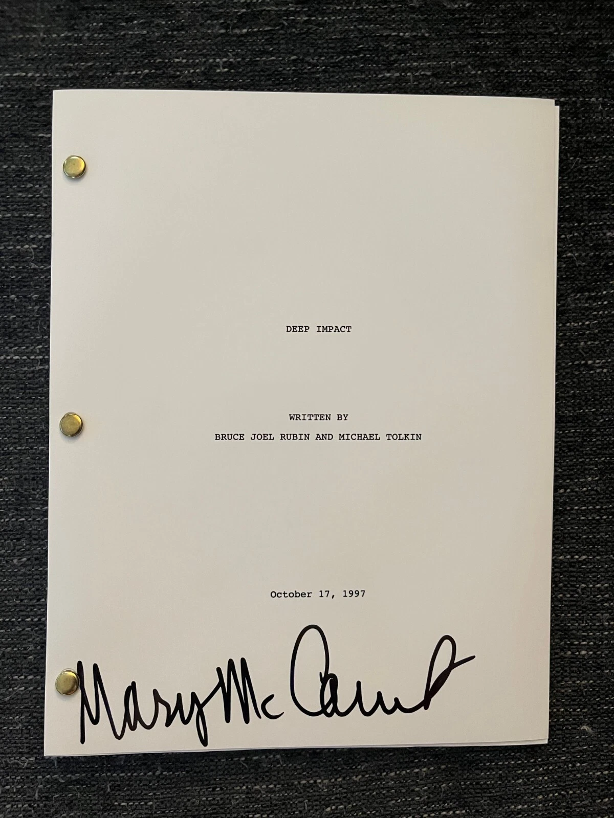 * MARY MCCORMACK * SIGNED FULL MOVIE SCRIPT * DEEP IMPACT * 2 COLLECTIBLE MEMORABILIA