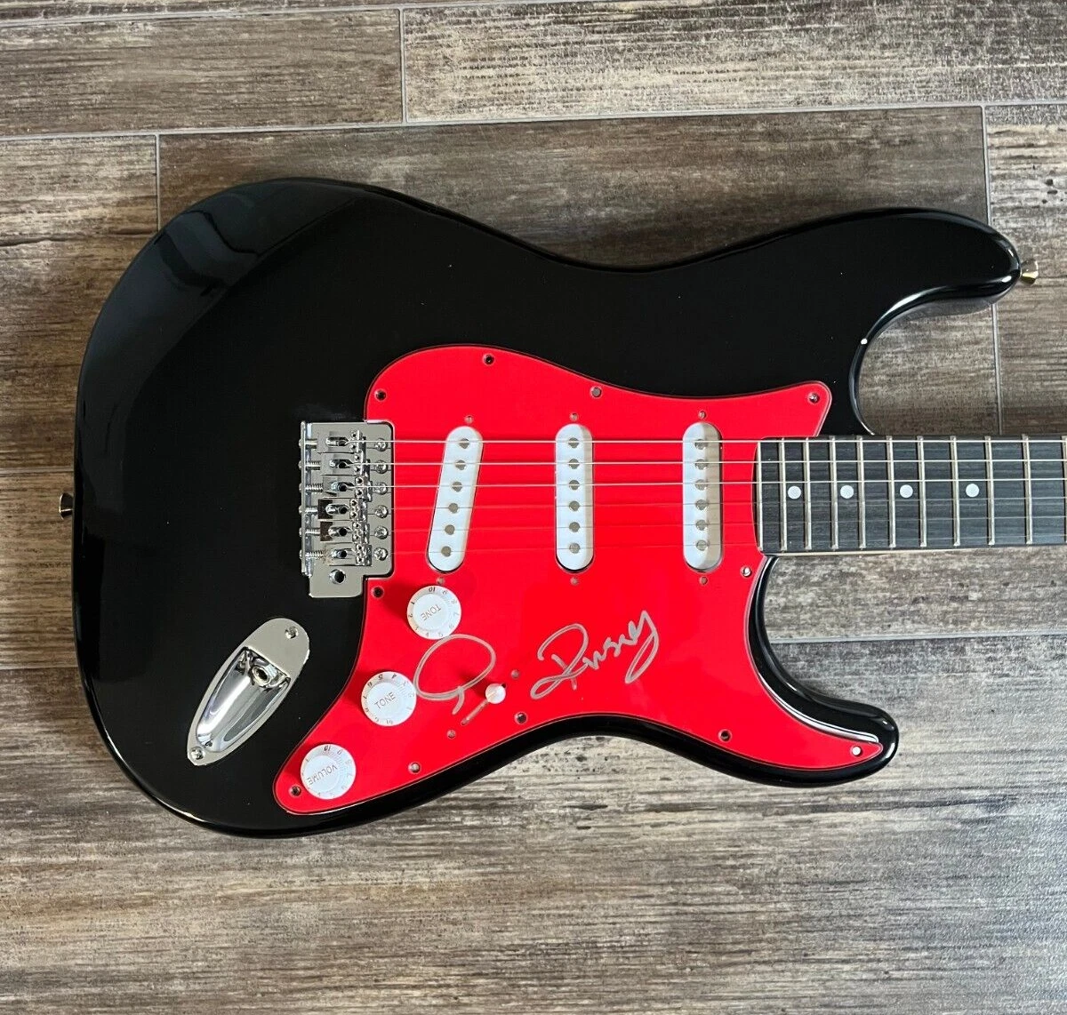 * AIR SUPPLY * SIGNED ELECTRIC GUITAR * GRAHAM RUSSELL & RUSSELL HITCHCOCK * 2 COLLECTIBLE MEMORABILIA