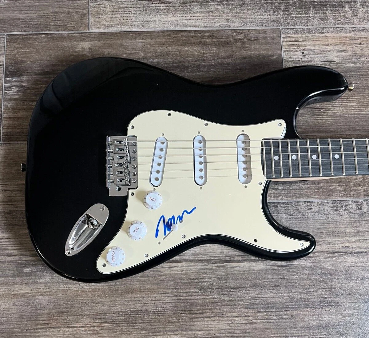 * JOHN TAYLOR * signed electric guitar * DURAN DURAN * 2