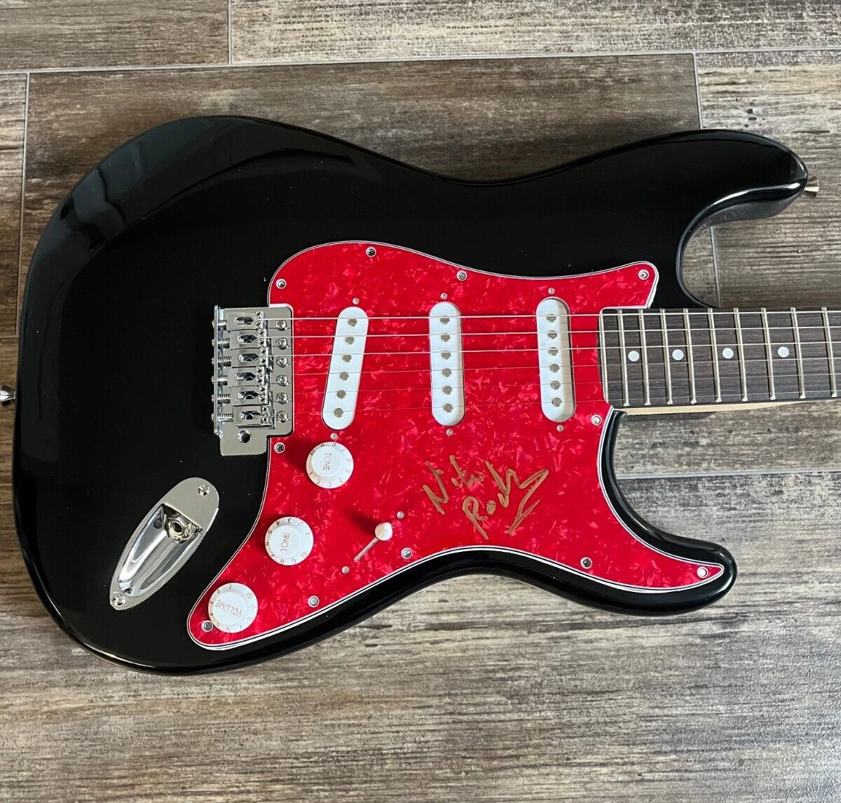 * NILE RODGERS * signed electric guitar * CHIC * 2