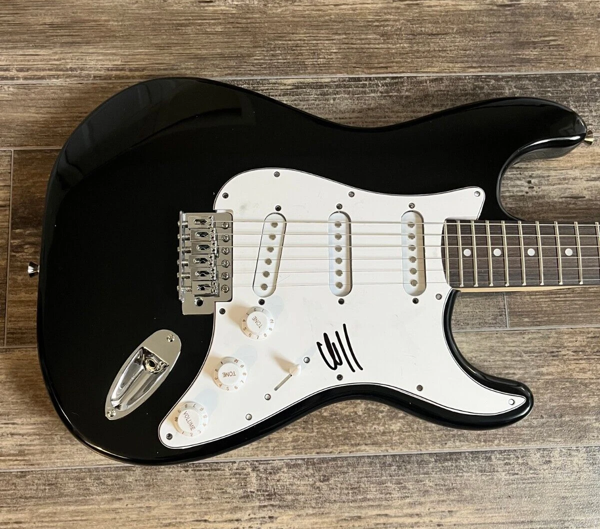 * WILL.I.AM * signed electric guitar * BLACK EYED PEAS * 1