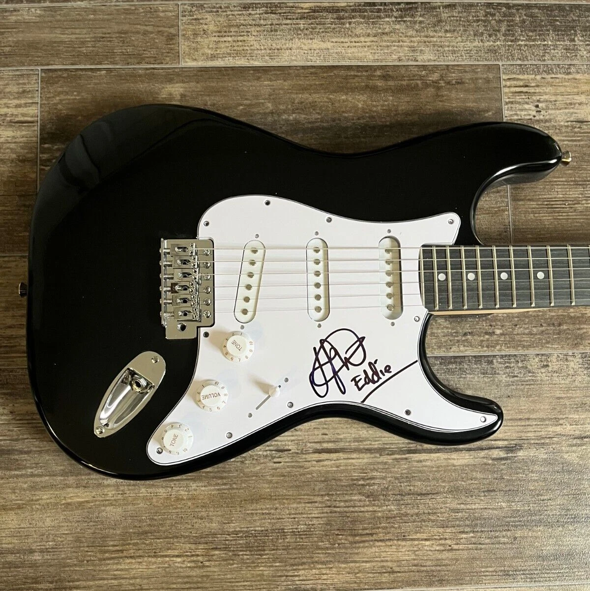 * JOSH WHITEHOUSE * signed electric guitar * EDDIE * DAISY JONES & THE SIX *