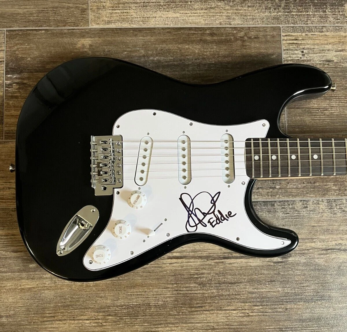 * JOSH WHITEHOUSE * signed electric guitar * EDDIE * DAISY JONES & THE SIX *