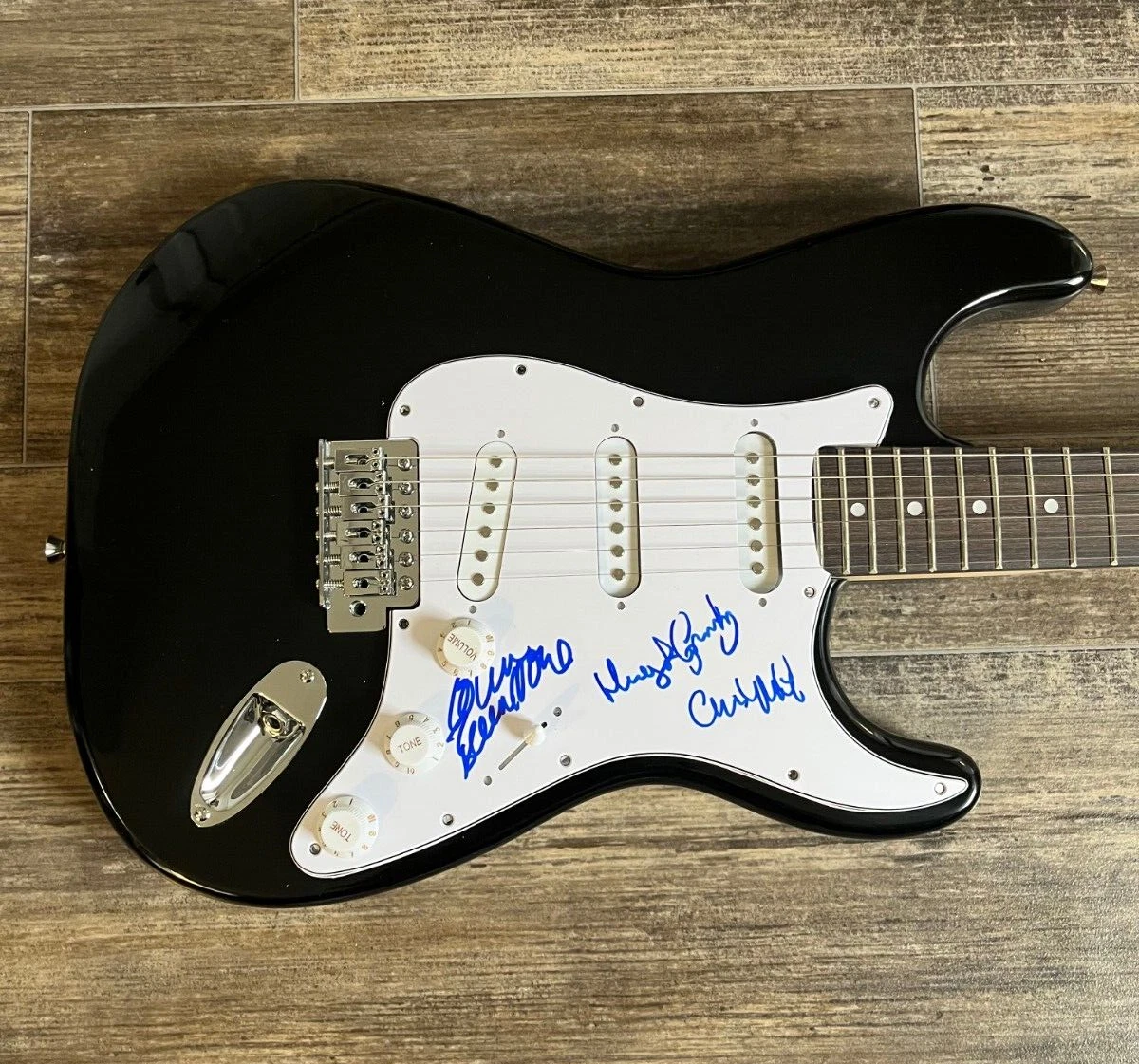 * THE ZOMBIES * signed electric guitar * BLUNSTONE, WHITE & GRUNDY * 1