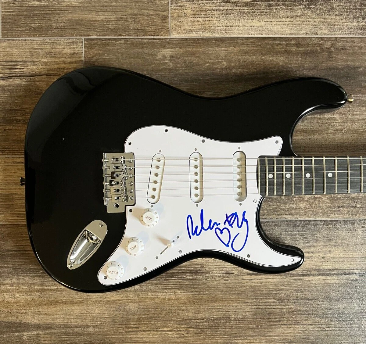 * THE AVALANCHES * signed electric guitar * ROBBIE CHATER & TONY DI BLASI * 3