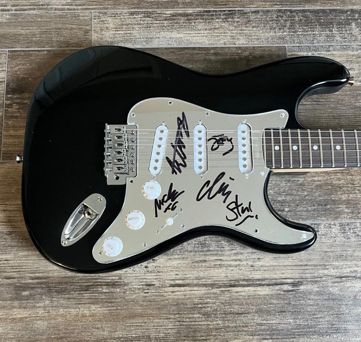 * KING GIZZARD & THE LIZARD WIZARD * signed guitar * STU MACKENZIE + 4 * COA * 5