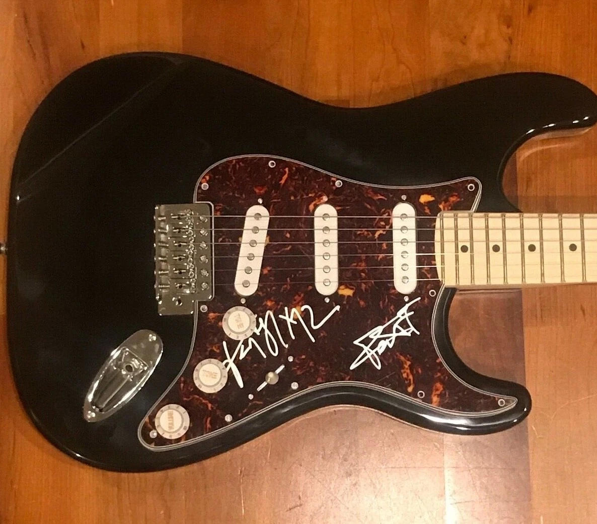 * XYZ BAND * signed electric guitar * TERRY ILOUS & PATT FONTAINE * 2