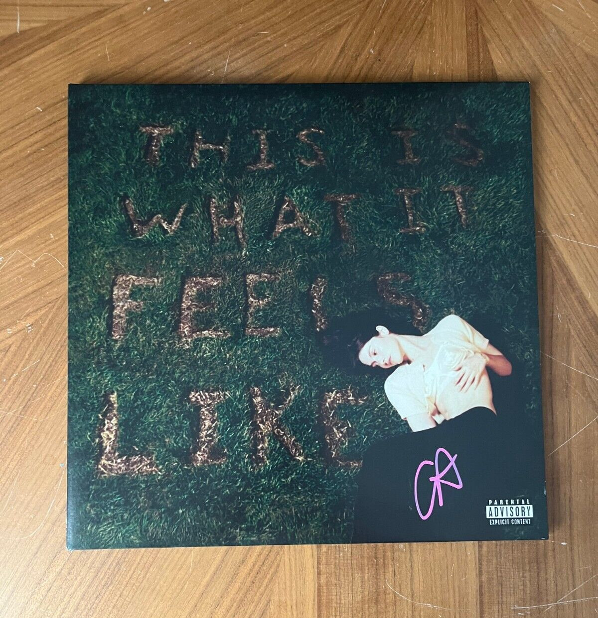 * GRACIE ABRAMS * signed album * THIS IS WHAT IT FEELS LIKE * COA * 1