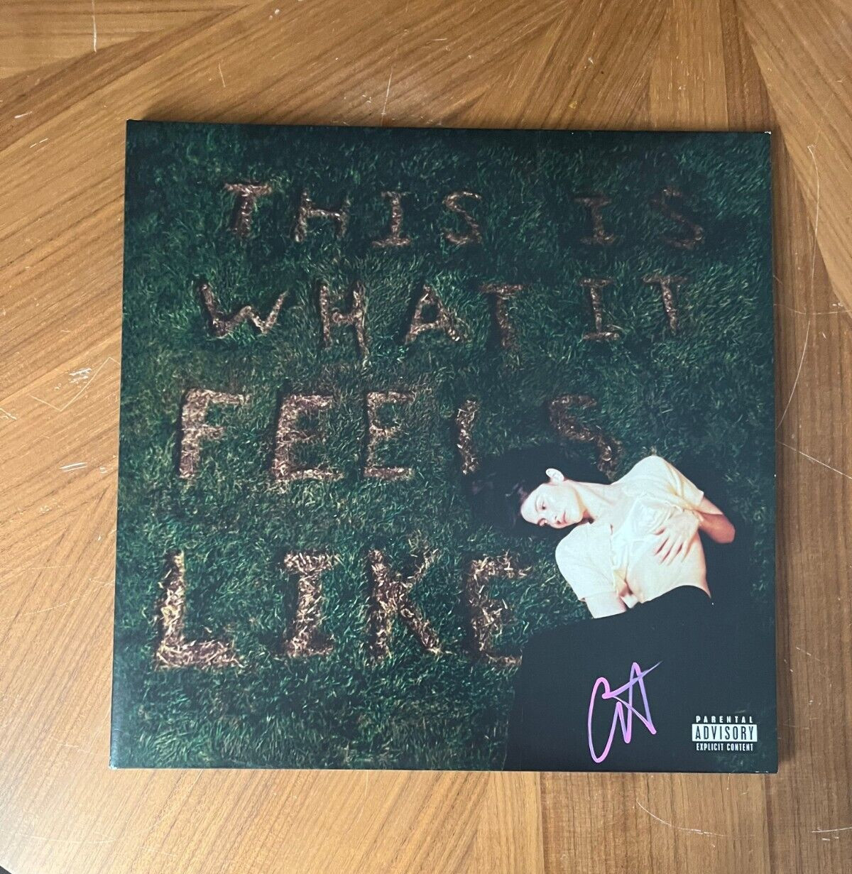 * GRACIE ABRAMS * signed album * THIS IS WHAT IT FEELS LIKE * COA * 2