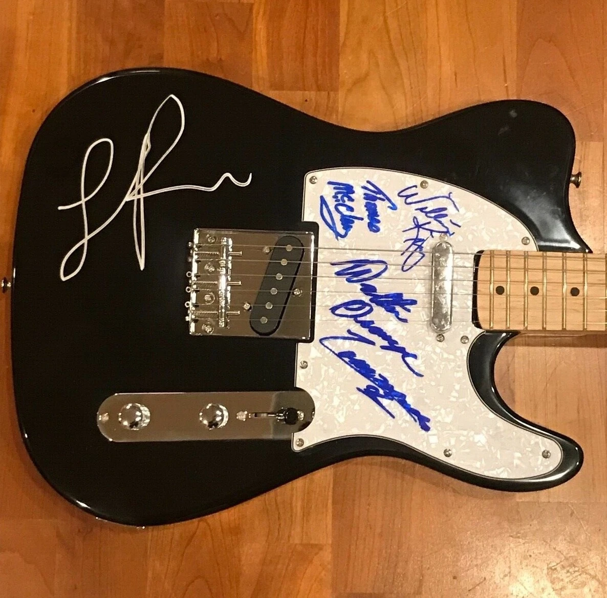 * THE COMMODORES * signed guitar * LIONEL RICHIE, MCCLARY, ORANGE & KING * 2