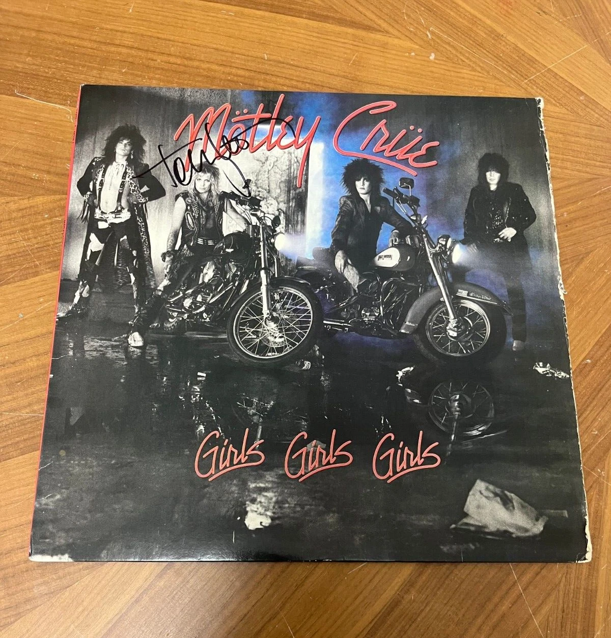 * TOMMY LEE * signed album * GIRLS GIRLS GIRLS * MOTLEY CRUE * 1