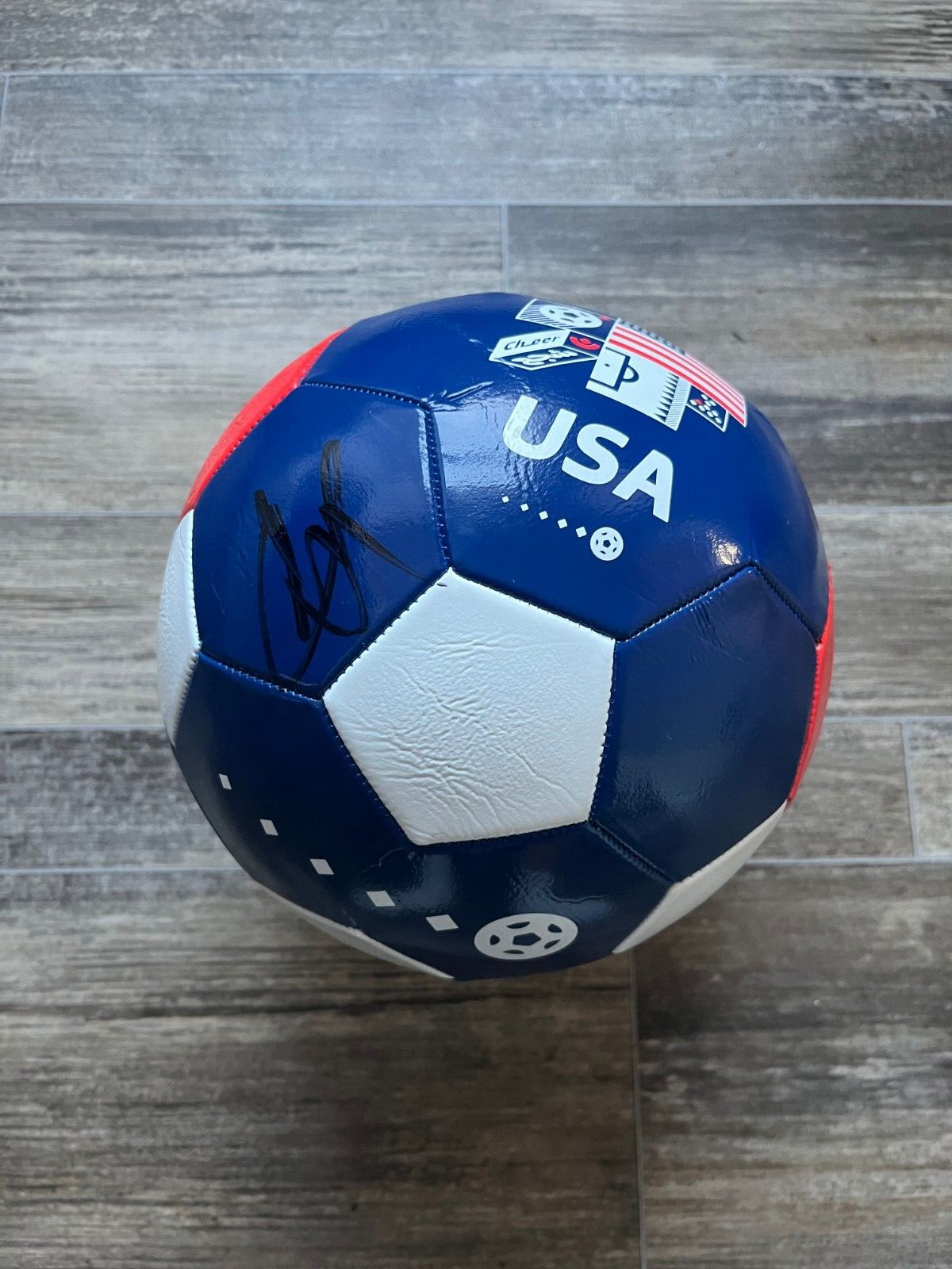 * CHRISTIAN PULISIC * SIGNED SOCCER BALL * USMNT * 2022 FIFA WORLD CUP QATAR COLLECTIBLE MEMORABILIA