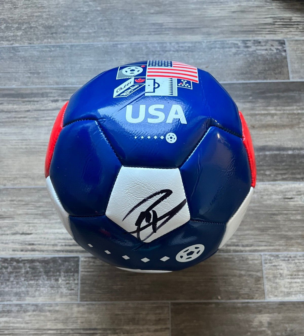* CHRISTIAN PULISIC * SIGNED SOCCER BALL * USMNT * 2022 FIFA WORLD CUP QATAR COLLECTIBLE MEMORABILIA