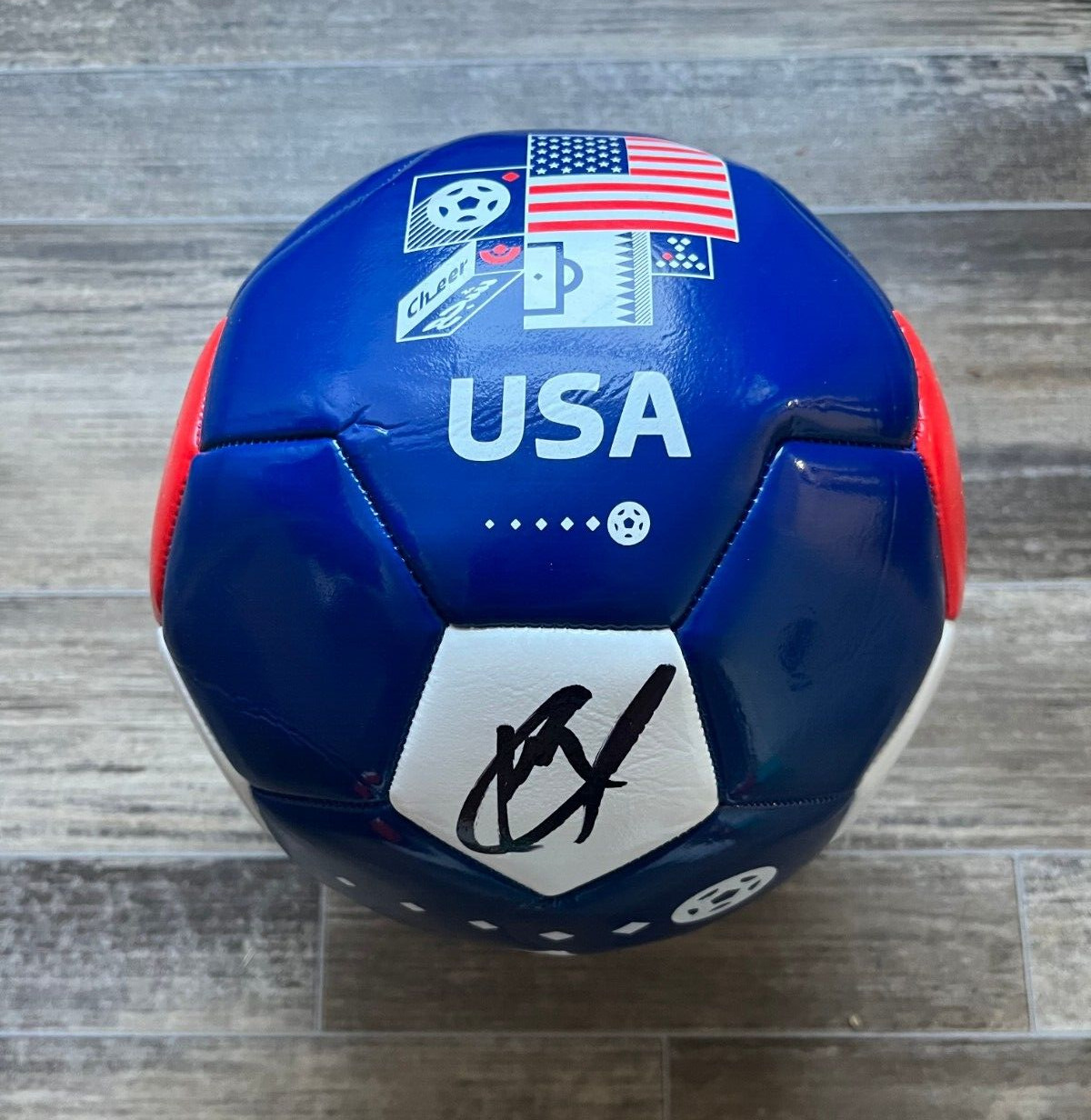 * CHRISTIAN PULISIC * SIGNED SOCCER BALL * USMNT * 2022 FIFA WORLD CUP QATAR COLLECTIBLE MEMORABILIA