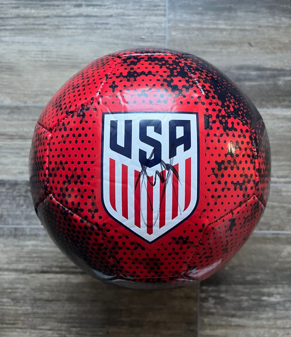 * CHRISTIAN PULISIC * SIGNED SOCCER BALL * USMNT * USA MENS SOCCER * 2 COLLECTIBLE MEMORABILIA