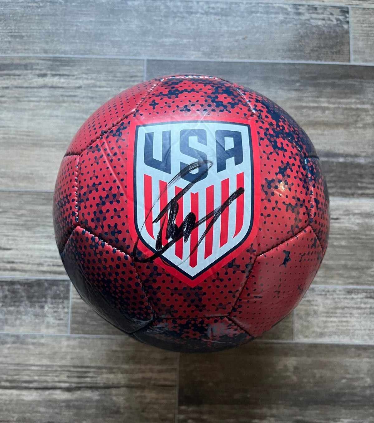 * CHRISTIAN PULISIC * SIGNED SOCCER BALL * USMNT * USA MENS SOCCER * 6 COLLECTIBLE MEMORABILIA