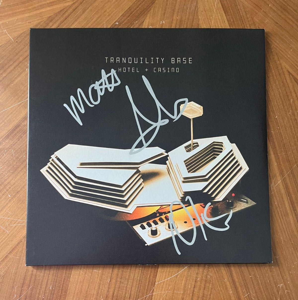 * ARCTIC MONKEYS * signed album * TRANQUILITY BASE HOTEL & CASINO * ALEX TURNER